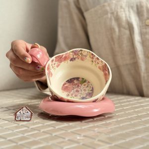 خرید فنجون و زیر فنجون صورتی
