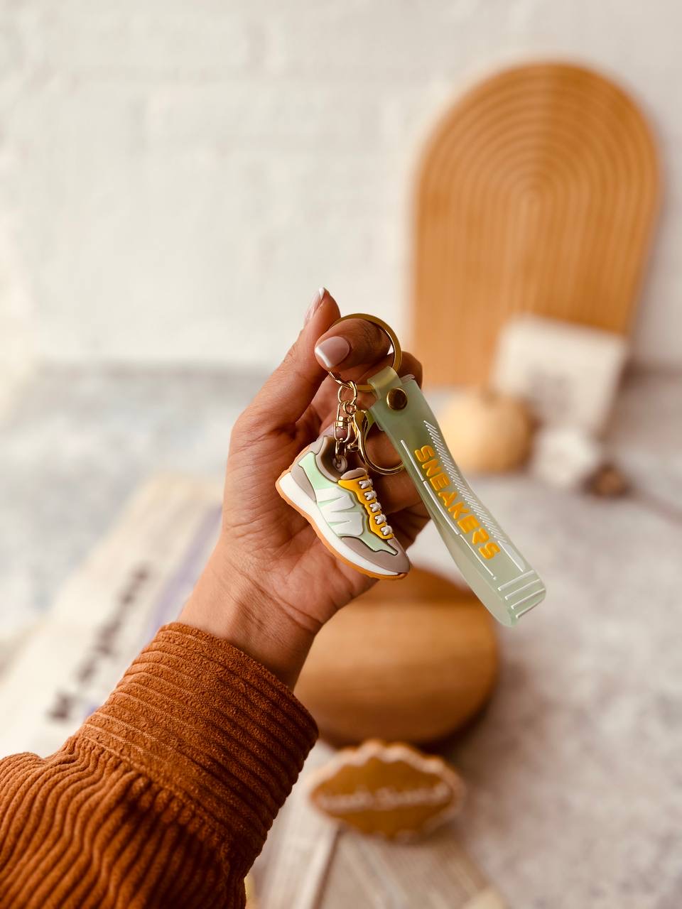 خرید جاسوییچی کتونی