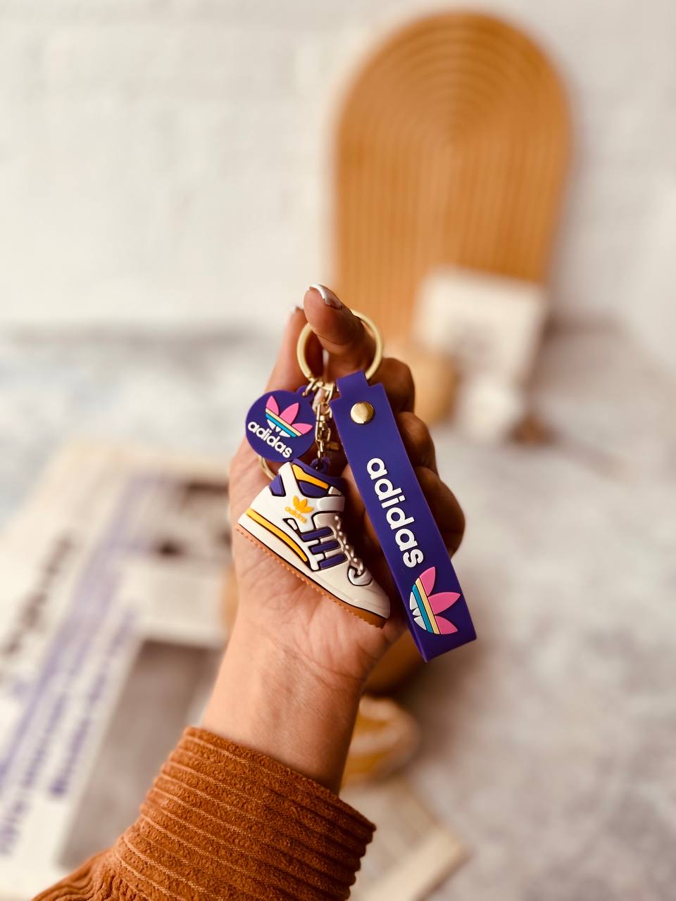 خرید جاسوییچی کتونی