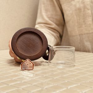 خرید ماگ پیرکس دسته چوبی