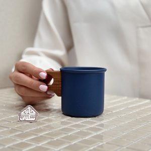 خرید ماگ لعابی دسته چوبی