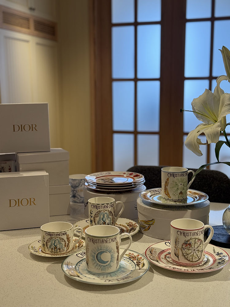 خرید ماگ های کوالیتی طرح اصلی برند DIOR