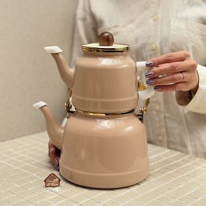 خرید قوری و کتری درب دار لعابی طرح مادام کوکو
